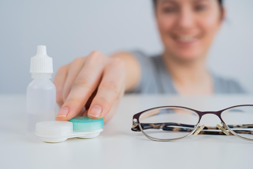 Contact Lenses and Digital Eye Strain: Minimizing Discomfort